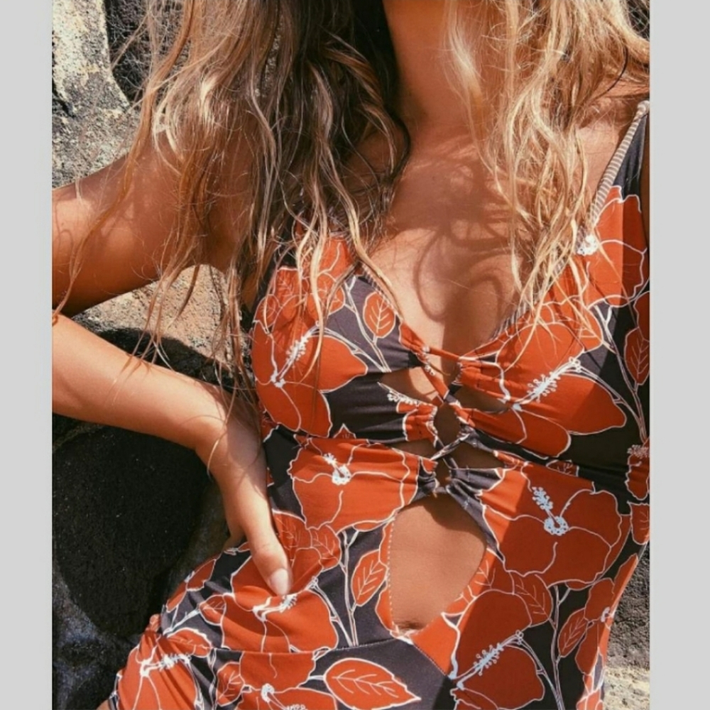 New acacia mid pacific kokomo one-piece S swimwear hibiscus red black floral NWT - Picture 3 of 11